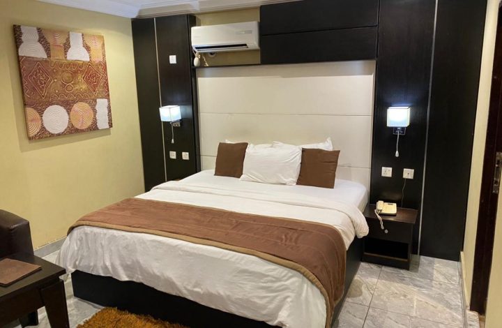 SUPER EXECUTIVE ROOM